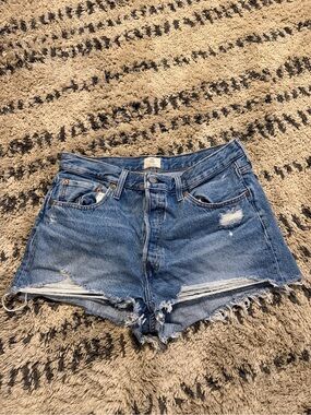 Levi’s 501 original shorts size 33